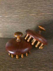 מברשת עץ לעיסוי קרקפת